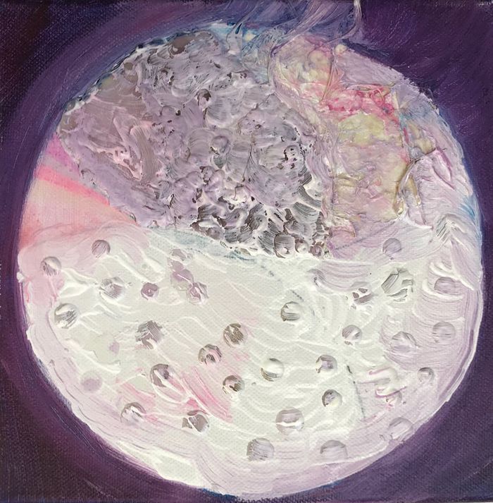 Peinture : une lune blanche en relief sur un fond violet