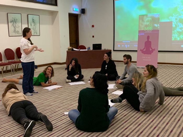 Atelier d'art-thérapie au festival Mind, Body & Spirit 2019 à Chypre