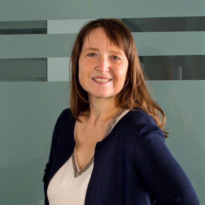 Portrait de Déborah Rouzel, souriante